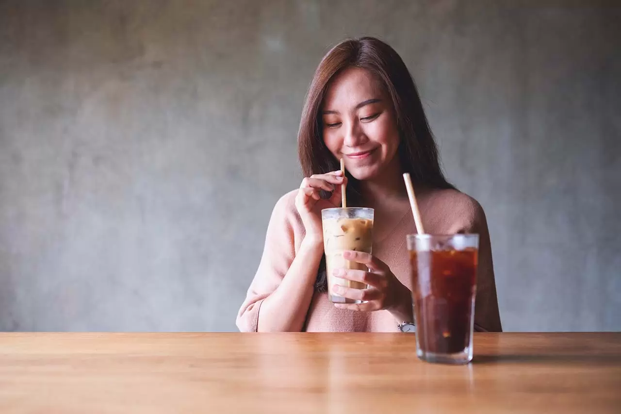Kenali Dampak Buruk Mengonsumsi Minuman Soda, Kopi dan Alkohol Terhadap Kesehatan Gigi dan Mulut